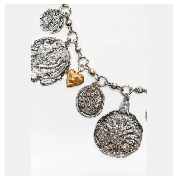 Zara Heart Medallion Necklace - Picture 3 of 4